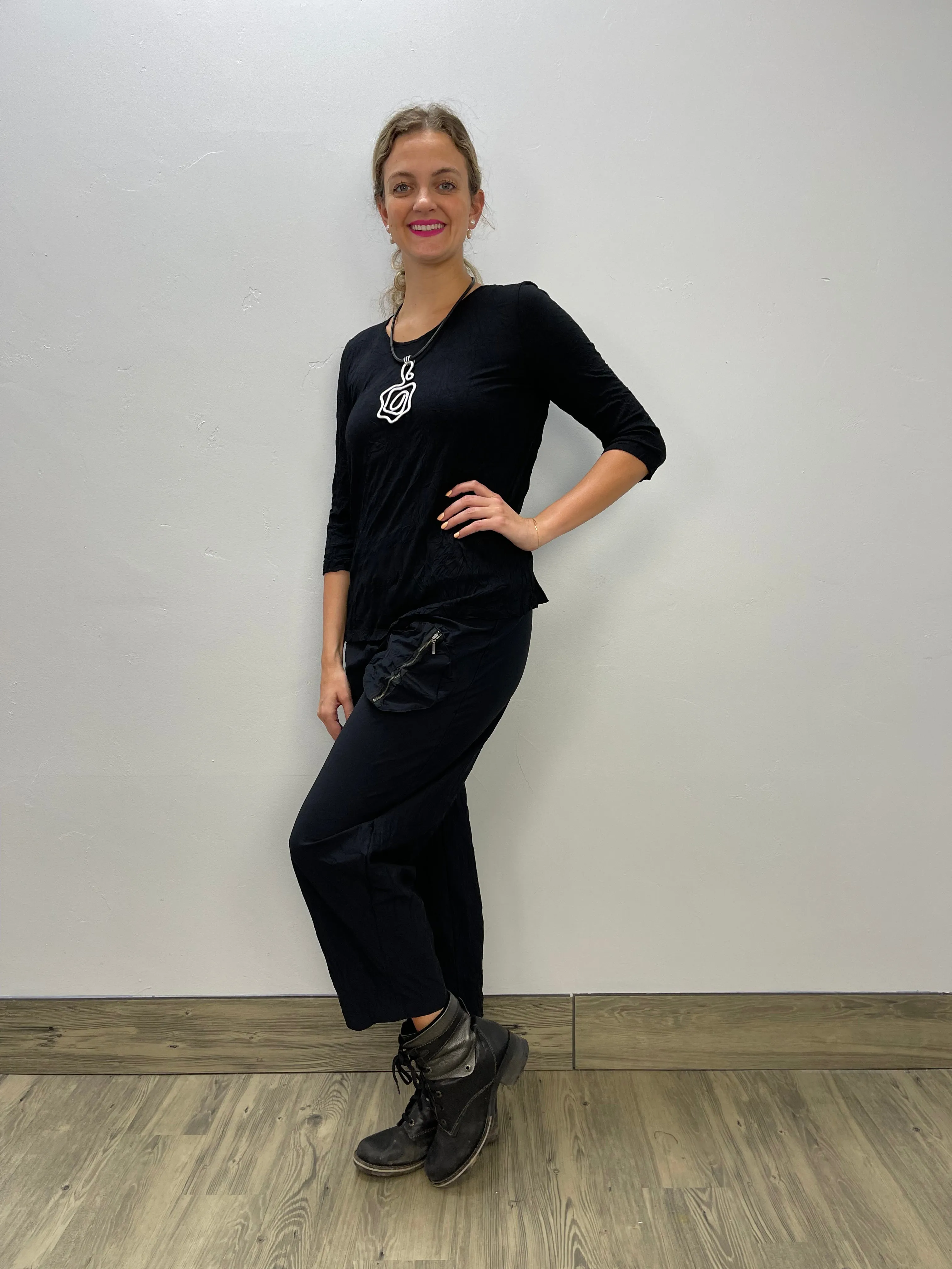 Black Crinkle Bamboo 3/4 Sleeve Basic Top